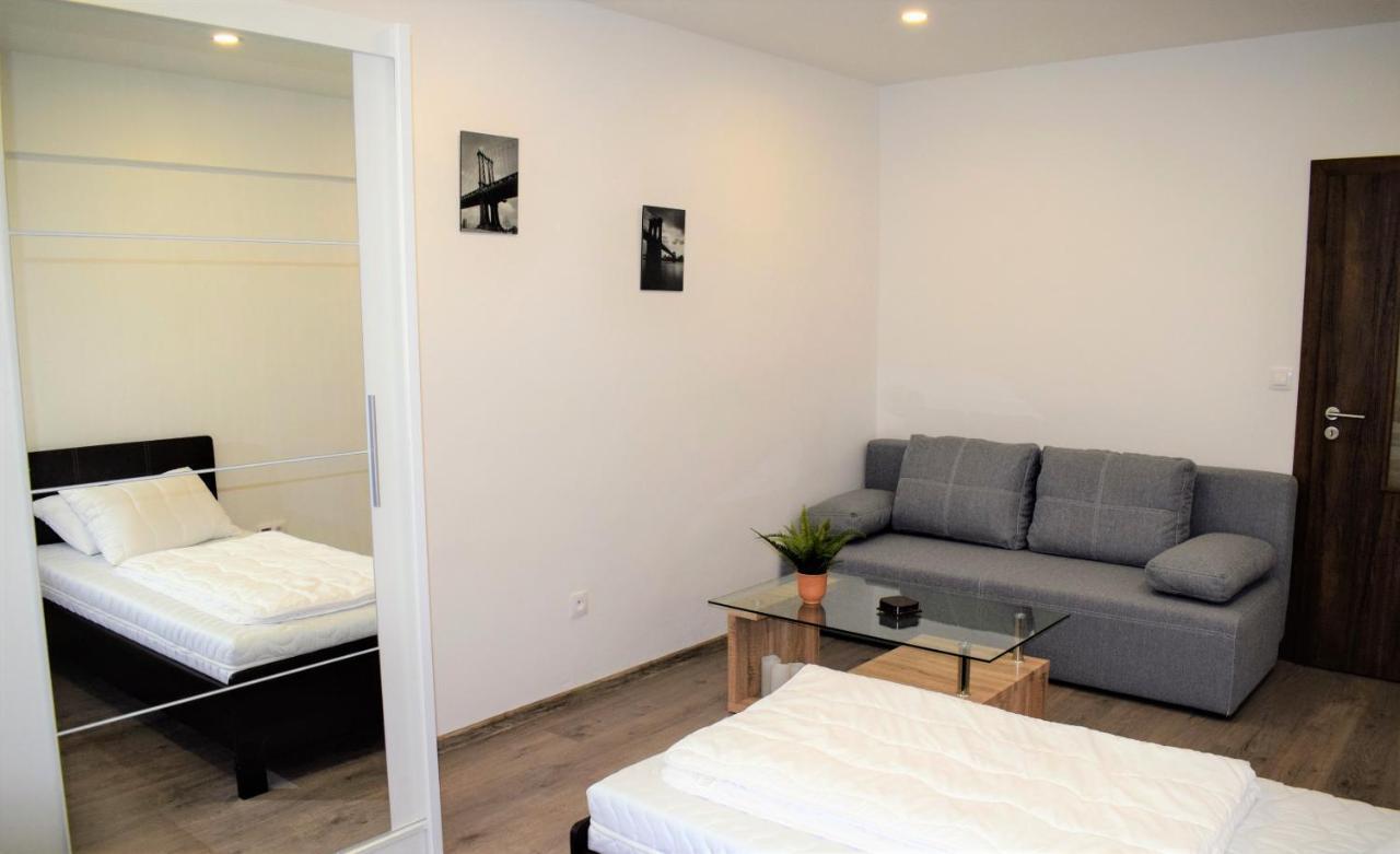 ניטרה Center City Apartment II מראה חיצוני תמונה